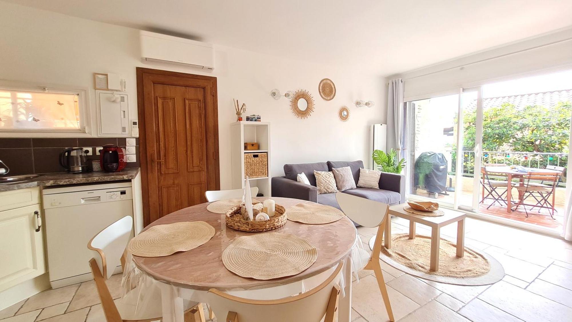Bel Appartement Renove, Avec Terrasse Et Piscine La Croix-Valmer Exterior photo